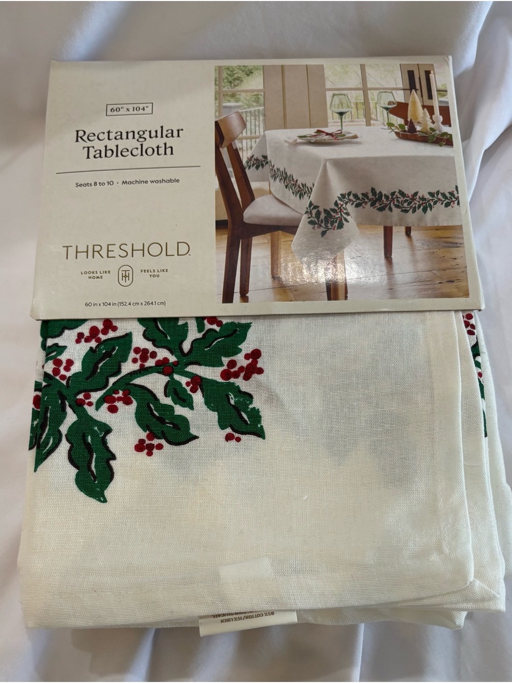 THRESHOLD HOLLY BERRY CHRISTMAS - HOLIDAY 60 x 104 RECTANGULAR TABLECLOTH NEW